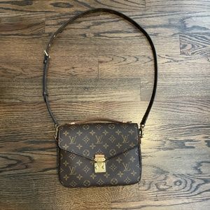 Louis Vuitton Pochette Métis